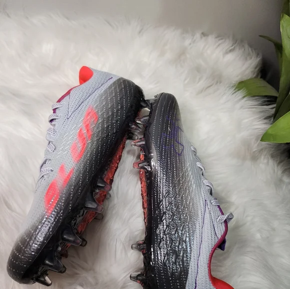 Women Under ArmourBlur Smoke MC Football Cleats brand new